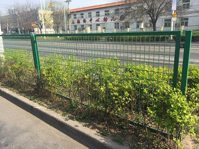 公路護(hù)欄網(wǎng)