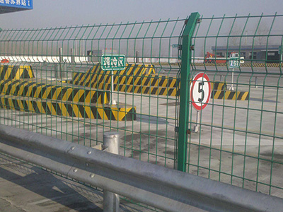 公路護(hù)欄網(wǎng)